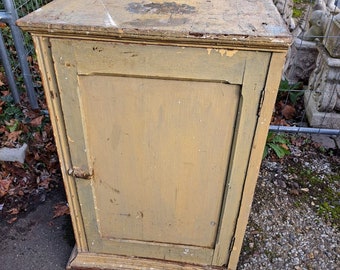 Vintage Shabby Chic chest of drawers / cupboard 62x95x67cm