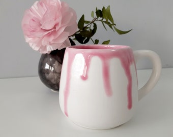 Kaffeetasse / Teetasse, handbemalt in weiß-rosa