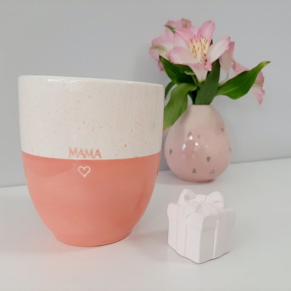 Tasse MAMA handbemalt als Geschenk zum Muttertag, Geburtstag, für werdende Mütter