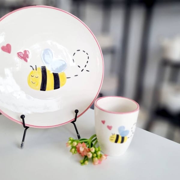 Service de table pour enfants avec un joli motif d'abeille, peint à la main, personnalisable