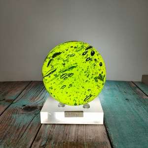 Polished sphare andara crystal green yellow bubble 1700gr for meditation with base