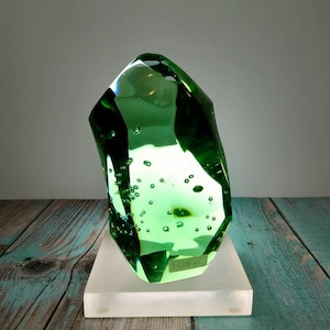 Andara crystal natural cutting Emerald green bubble 1600gr + base for decoration