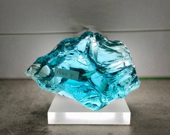 装飾用の台座付き、粗い表面のアンダラクリスタルダークアクアブルー