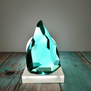 Andara kristal natuurlijk geslepen Aquablauw 958 gr + basis voor decoratie
