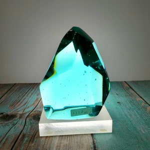 Andara-kristal natuurlijk geslepen Aquablauw 1328 gr + basis voor decoratie