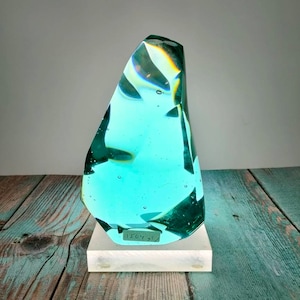 Andara-kristal natuurlijk geslepen Aquablauw 1504 gr + basis voor decoratie