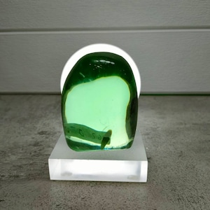 Polished natural andara crystal emerald green 462gr with base for decoration or meditation