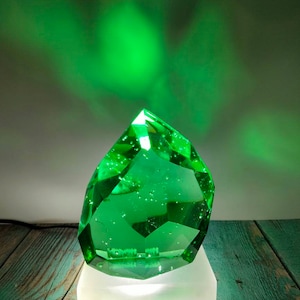Andara crystal natural cutting emerald green 1847gr with base+lamp for lighting decor