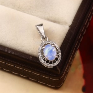 Natural Moonstone Pendant, Solid Silver Jewelry, Handmade Jewelry, Rainbow Blue Moonstone Pendant, Oval Cut Gemstone, Charm Pendant Necklace