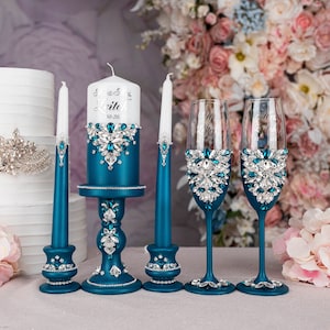 teal champagne glasses, teal wedding flutes, blue-green colored wedding, teal centerpieces, deep aqua glasses