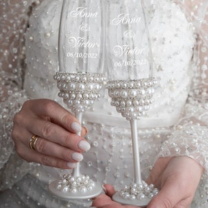 pearl wedding, pearl wedding glasses and cake knife set, pearl flutes, wedding cake plate with forks, pearl wedding theme 2 champagne glasses