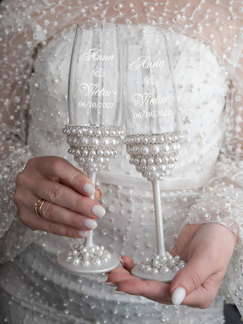 pearl wedding, pearl wedding glasses and cake knife set, pearl flutes, wedding cake plate with forks, pearl wedding theme 2 champagne glasses