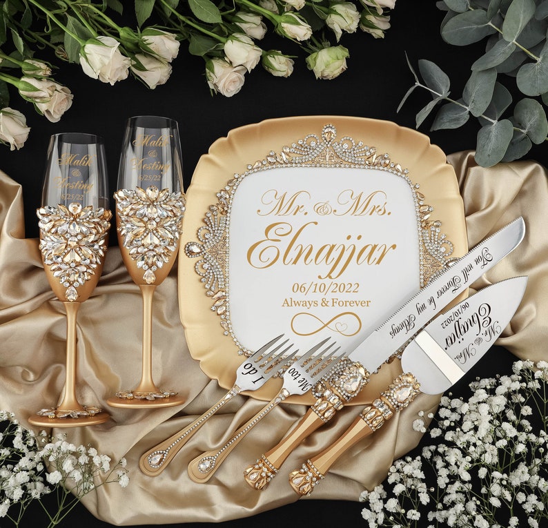 wedding toasting set, gold champagne glasses with cake knives, gold wedding gift, gold cake plate
