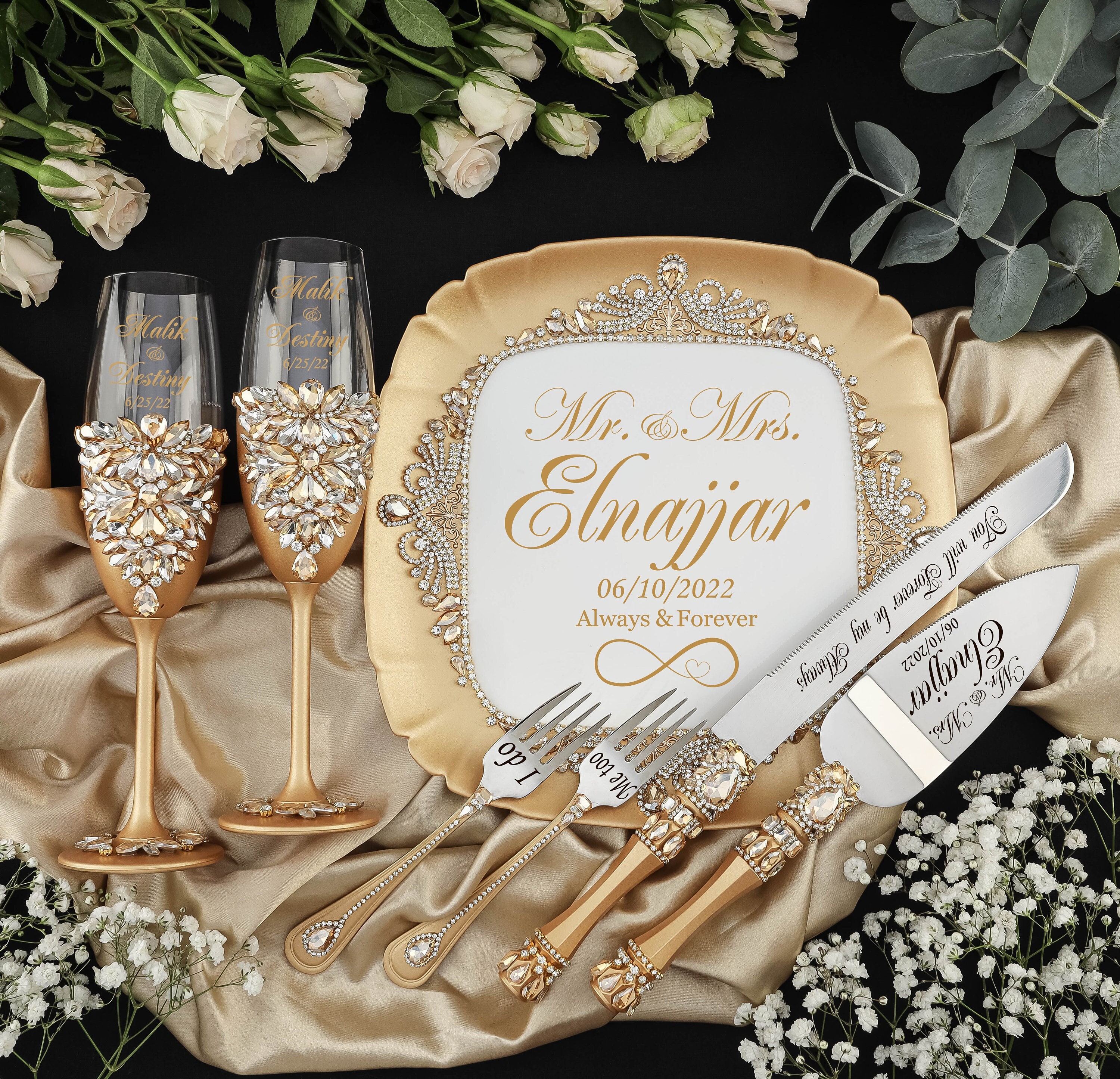 Wedding Toasting Set, Gold Champagne Glasses With Cake Knives, Gold Wedding  Gift, Gold Cake Plate - Etsy Israel, image size:3000x2889