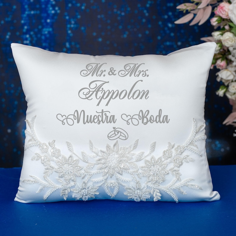 wedding flutes and cake server sets, wedding glasses for bride and groom wedding cake cutting set Kneeling pillow