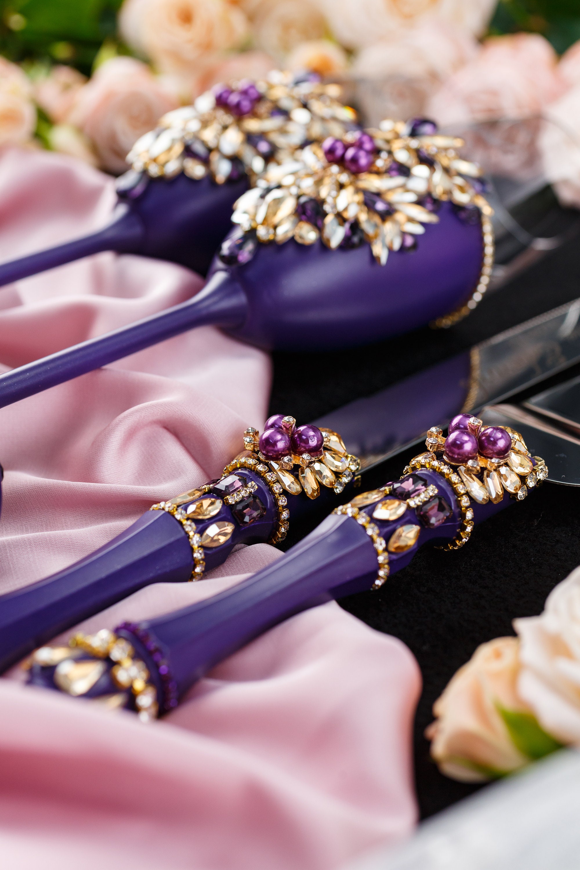 Decoraciones de boda en oro morado, juego de corte de pastel de boda en oro  ciruela, copas de boda en oro berenjena, copas de boda en amatista - Etsy  México, image size:2000x3000