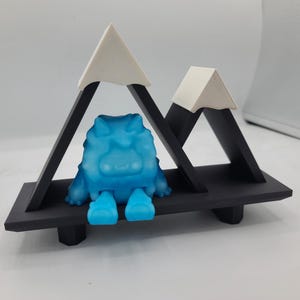 Cute Yeti Flexi 3D Print with Optional Mountain Shelf