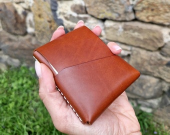Slim Italian Leather Wallet: Compact Front Pocket Design