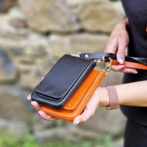 12 ore di lavoro manuale. Piccola borsa a tracolla. Mini borsa a tracolla in pelle. Telefono e carte. Sottile e compatta. Pelle bellissima.