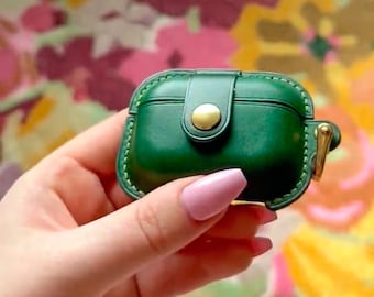 Custodie per AirPods in pelle realizzate a mano.