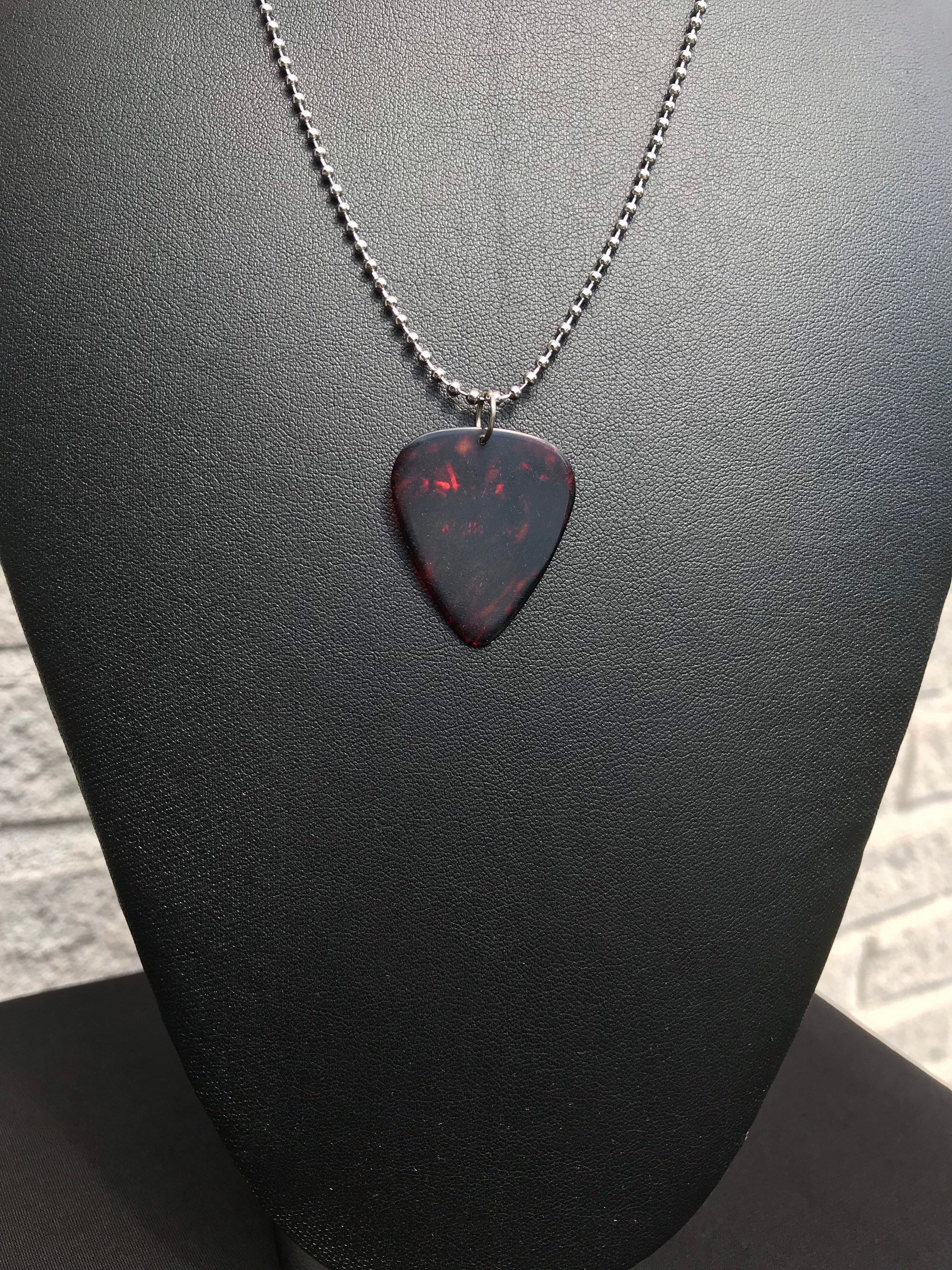 Stranger Things Hellfire Club Eddie Munson Guitar Pick Necklace Red | Guitar  pick necklace, Stranger things, Munson