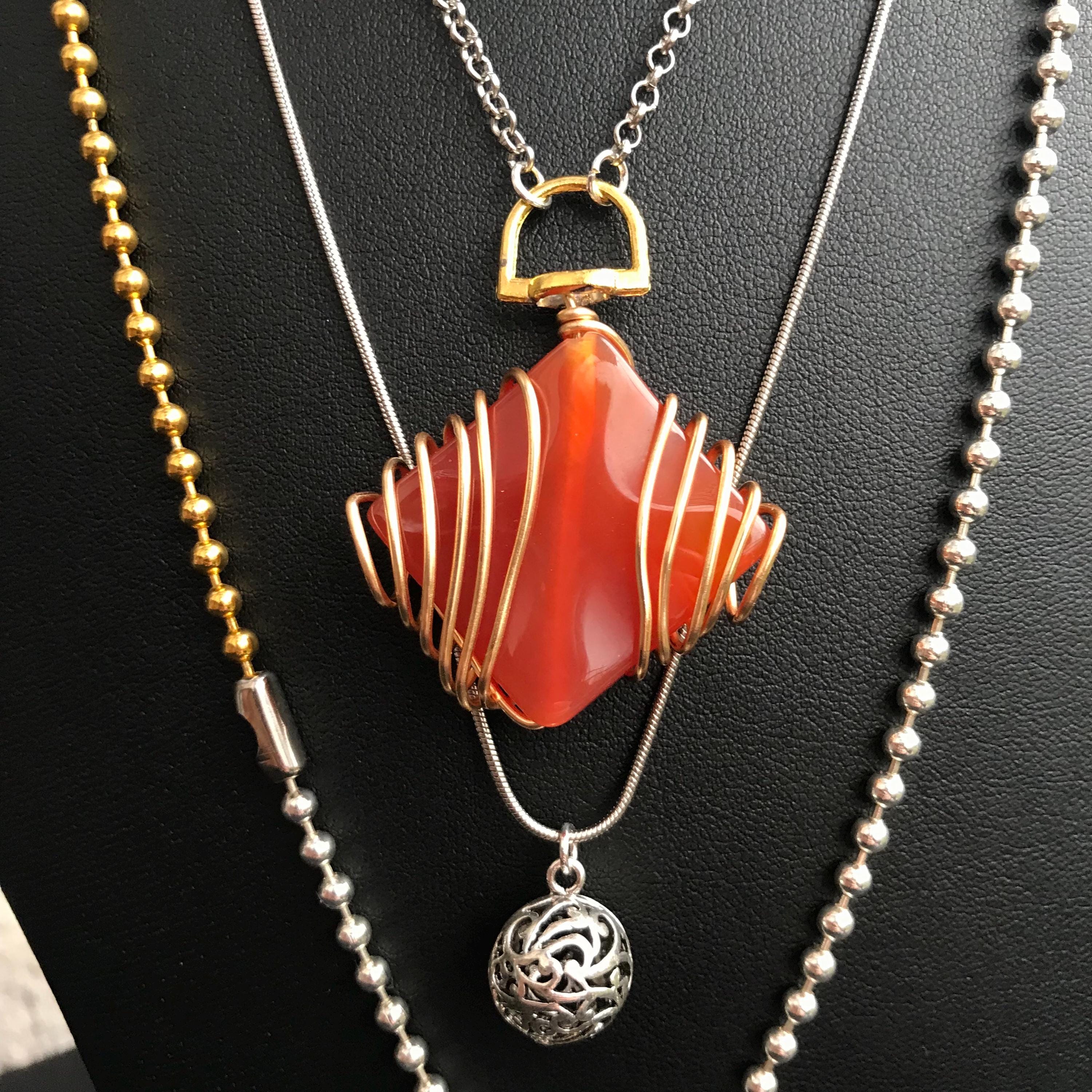 alice auaa ネックレス Alice: Madness Returns Horseshoe Necklace, Enchanting Charm for