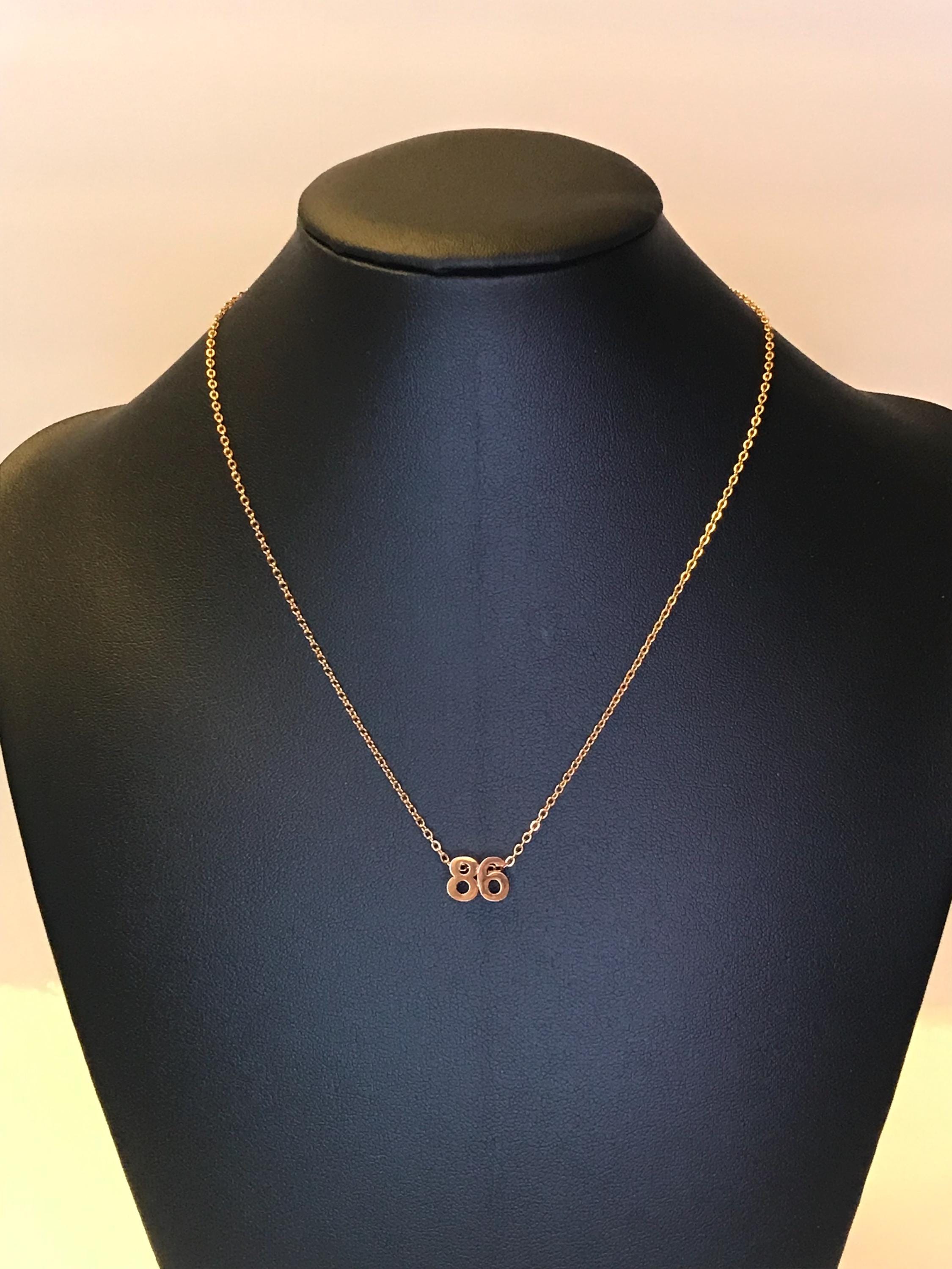 Collier Femme Vintage Années 80 – Métal Doré, Forme Triangle, Origine Italienne