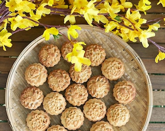 Set of 6 mooncakes - traditional mid-autumn cake