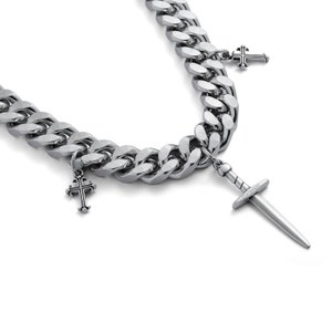 Collar de Cruzado, cadena de eslabones cubanos con dijes de daga, acero inoxidable 316L imagen 4