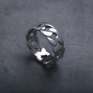 以下が含まれることがあります： チェーンリンクのデザインのシルバーリング