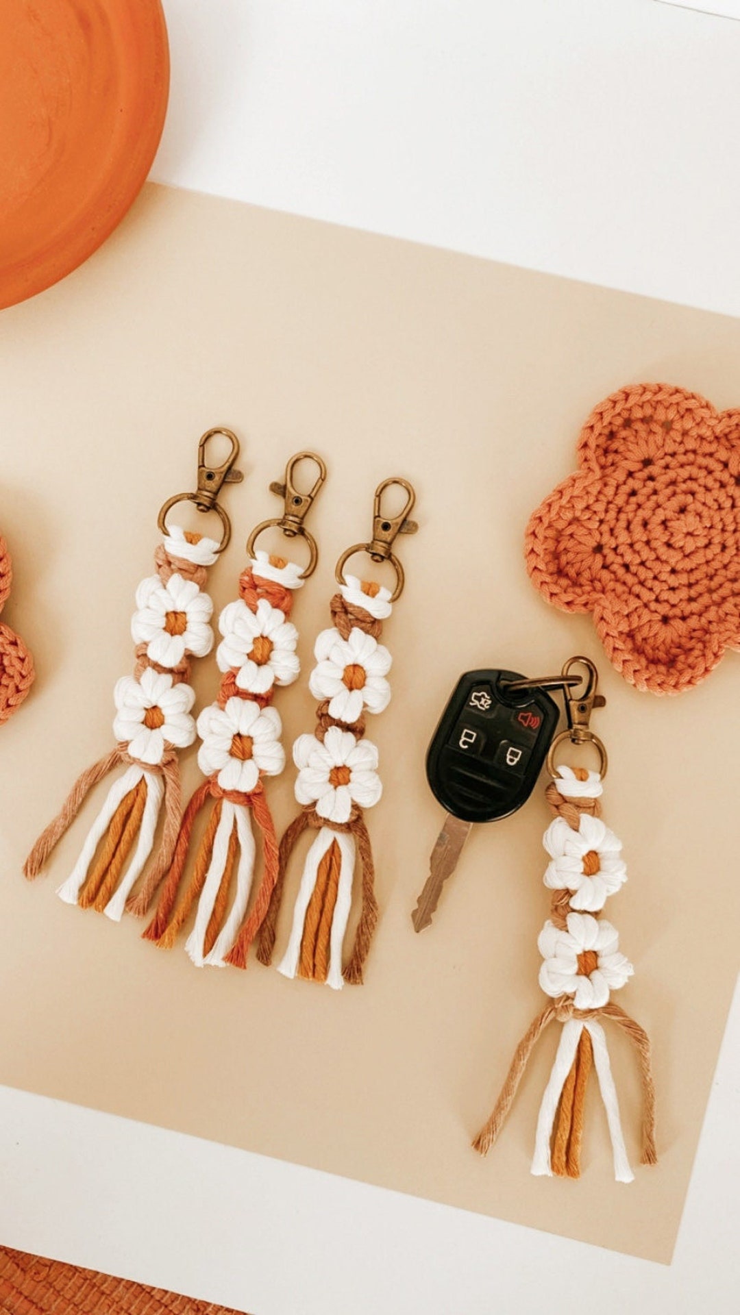  Macrame Daisy Flower Keychain Boho Handmade Charms Tassel  Accessories for Car Key Purse Backpack Gift for Party Favors Bridal Shower  Gift for her (Peony) : Handmade Products