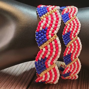 Waving American Flag Peyote Bracelet, Handwoven Jewelry with Seed Beads