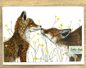 Carte de voeux embrasser des renards - Saint-Valentin/carte d'anniversaire de renards dans des fleurs de renoncule par l'artiste animalière Sophie Nash