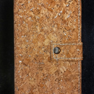 Cartera de caja de teléfono vegana con manchas plateadas de tela de corcho natural, billetera de envoltura de teléfono libre de crueldad, billetera larga y delgada con bolsillo para teléfono