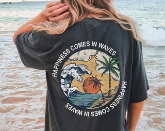 Glück kommt in Wellen T-Shirt, Sommer-Grafik-T-Shirt, BeachT-Shirt, Boho T-Shirt, Vintage inspiriertes Baumwoll-T-Shirt, Unisex-T-Shirt, Komfortfarben-T-Shirt