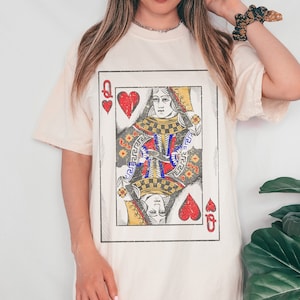 Queen of Hearts Grafik T-Shirt, Oversized T-Shirt, Komfort Farben T-Shirt, Vintage feministische T-Shirt, Königin der Herzen T-Shirt, Grafik Tee