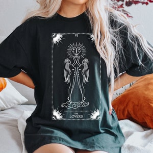 Tarot-Karten-T-Shirt, The Lovers Tarot-Karten-T-Shirt, mystisches T-Shirt, Witchy, Vintage inspiriert, Unisex-T-Shirt, Komfort-Farben-T-Shirt, übergroßes T-Shirt