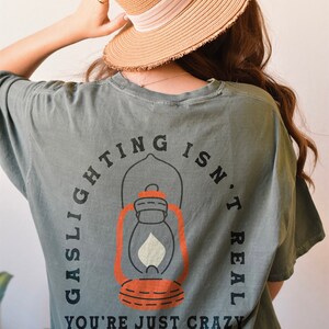 Gaslighting no es una camiseta real, simplemente estás loco, camiseta Comfort Colors, camiseta unisex, camiseta Comfort Colors, camiseta de gran tamaño imagen 3