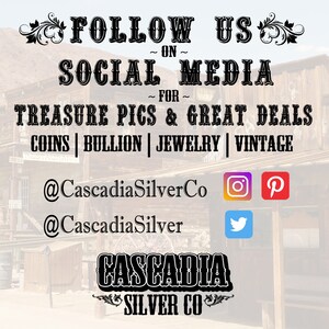 Op de afbeelding: Zwart-witte tekst op een houten achtergrond met een western-thema. De tekst luidt "FOLLOW US ON SOCIAL MEDIA FOR TREASURE PICS & GREAT DEALS COINS | BULLION | JEWELRY | VINTAGE" met de social media-handvatten @CascadiaSilverCo en @CascadiaSilver. De tekst "CASCADIA SILVER CO" staat in een groot lettertype met decoratieve versieringen.