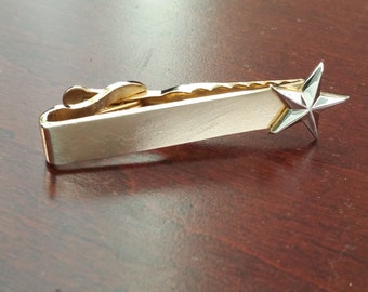 Clip de corbata de estrella vintage, emblema de estrella 3D Swank de 1960, metal pulido espejo, mediados de siglo, accesorio de corbata de oro y plata de doble tono para regalo de novio