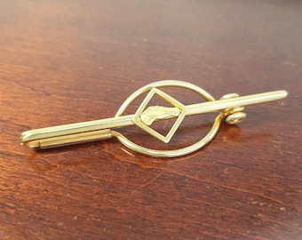 Pinza para corbata ecuestre, diseño geométrico de cabeza de caballo de la década de 1930, soporte para corbata Swank Klip chapado en oro con mecanismo de rodillo, patente de Baer & Wilde.