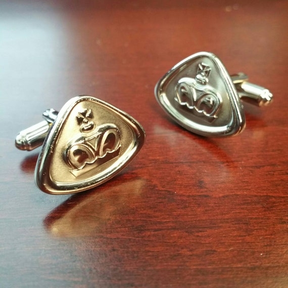 Paire De Boutons De Manchette Vintage Triangulaires Motif Fer à Cheval Argenté - Occasion En Très Bon état