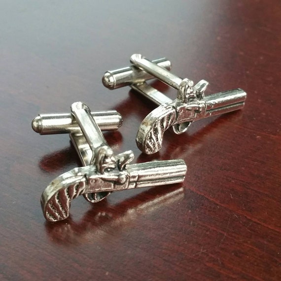 Vintage Flintlock Cufflinks, 1960's Silver Tone D… - image 2