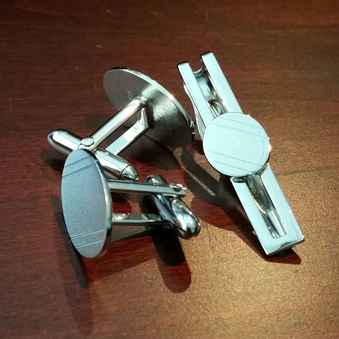 groom cufflinks and tie clip