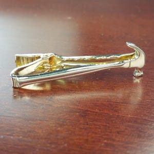 Vintage Hammer Tie Clip, 1960&#39;s Novelty Tie Accessory, Gold Tone Tool Tie Clip, Tie Gift for Handyman Dad, Construction Worker, Carpenter