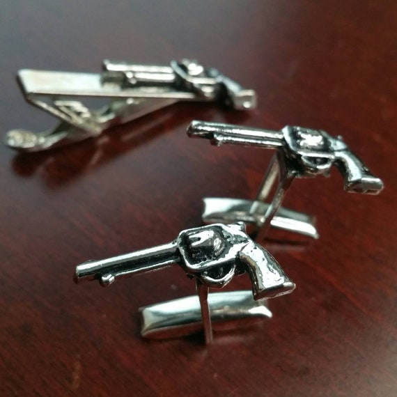 Paire De Boutons De Manchette Et Pince à Cravate Vintage - Forme Revolver - Finition Argent