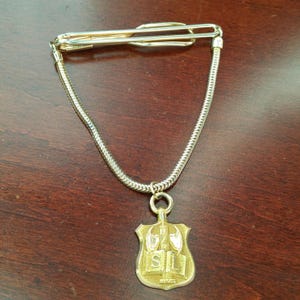 Vintage Krawattenkette, 1949 Swank Art Deco NYSCT SL Anhänger, Krawattenklammer mit Kette, formelle Anzugkrawatte Accessoires, Geschenk für Lehrer, New York State