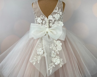 Bow Dream Off-White Peach Vintage Lace Flower Girl Dress - Sleeveless, Cotton Lined