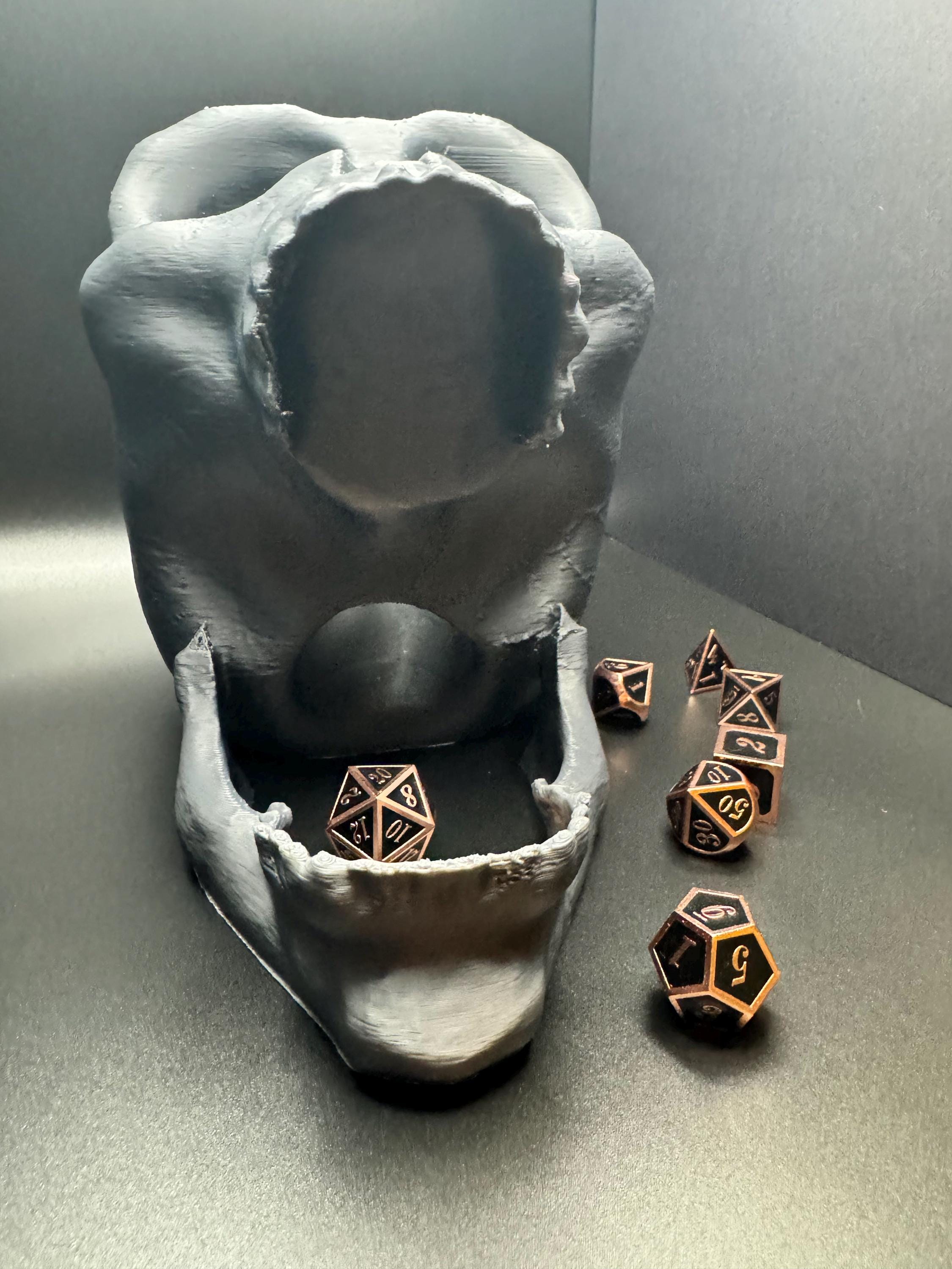 3D Printed Dice Tower with Skull Design and Random Set of 7
