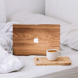 Eichenholz Emulation MacBook Pro Kunststoffhülle Laptop-Abdeckung für neues MacBook Pro Air A2337 A2338 Laptophülle aus Holz Laptophaut A2681 M2 New Mac Bild 6